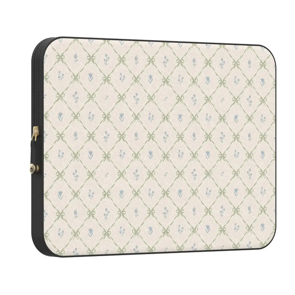 Petit Petals | Dainty Lattice Laptop Case